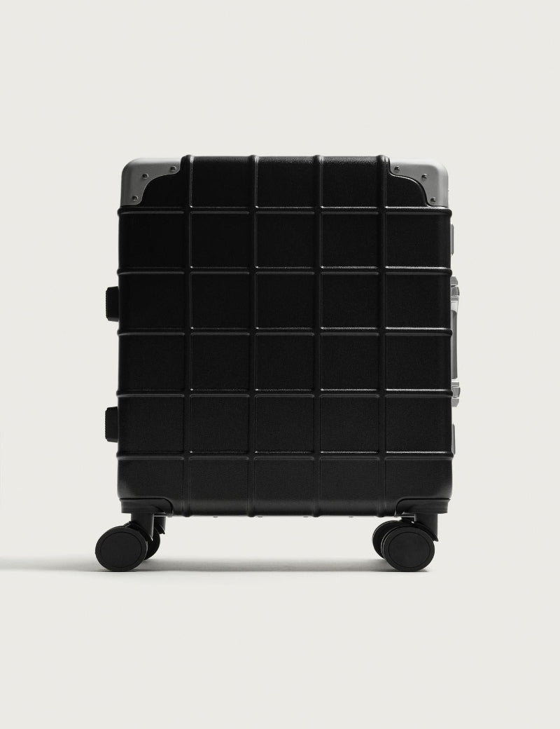 HARD-SHELL SUITCASE