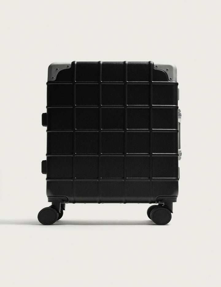 HARD-SHELL SUITCASE
