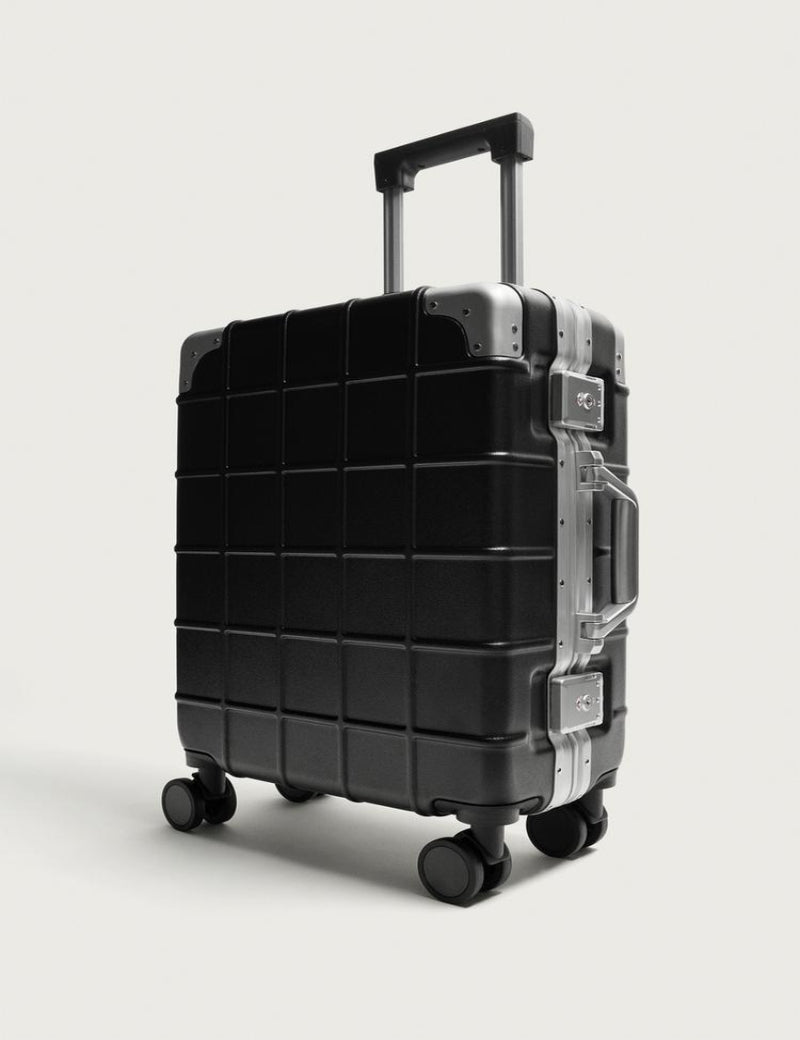 HARD-SHELL SUITCASE