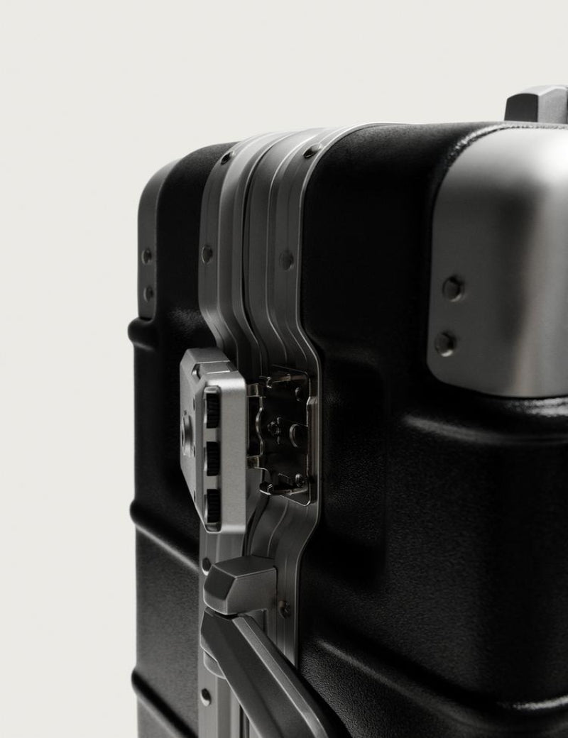 HARD-SHELL SUITCASE