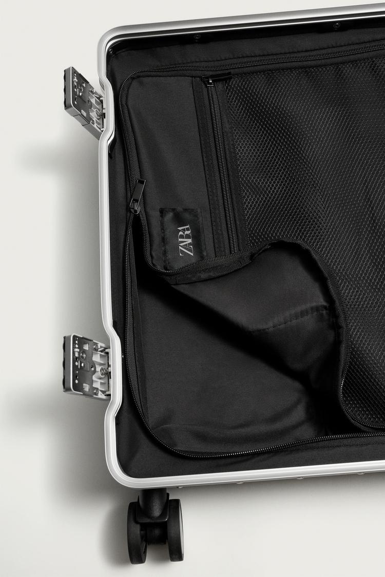 HARD-SHELL SUITCASE