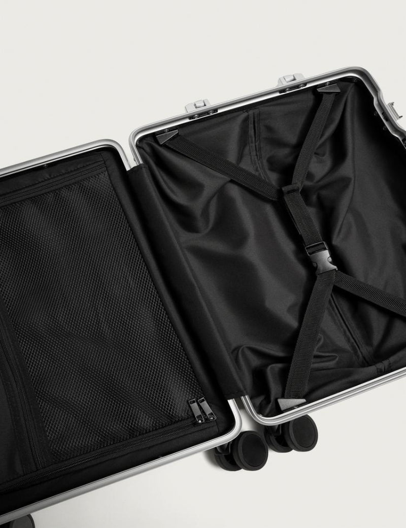 HARD-SHELL SUITCASE